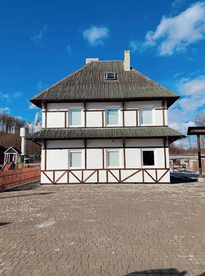 Orlyne Gnizdo Hotel Chernivtsi Exterior foto