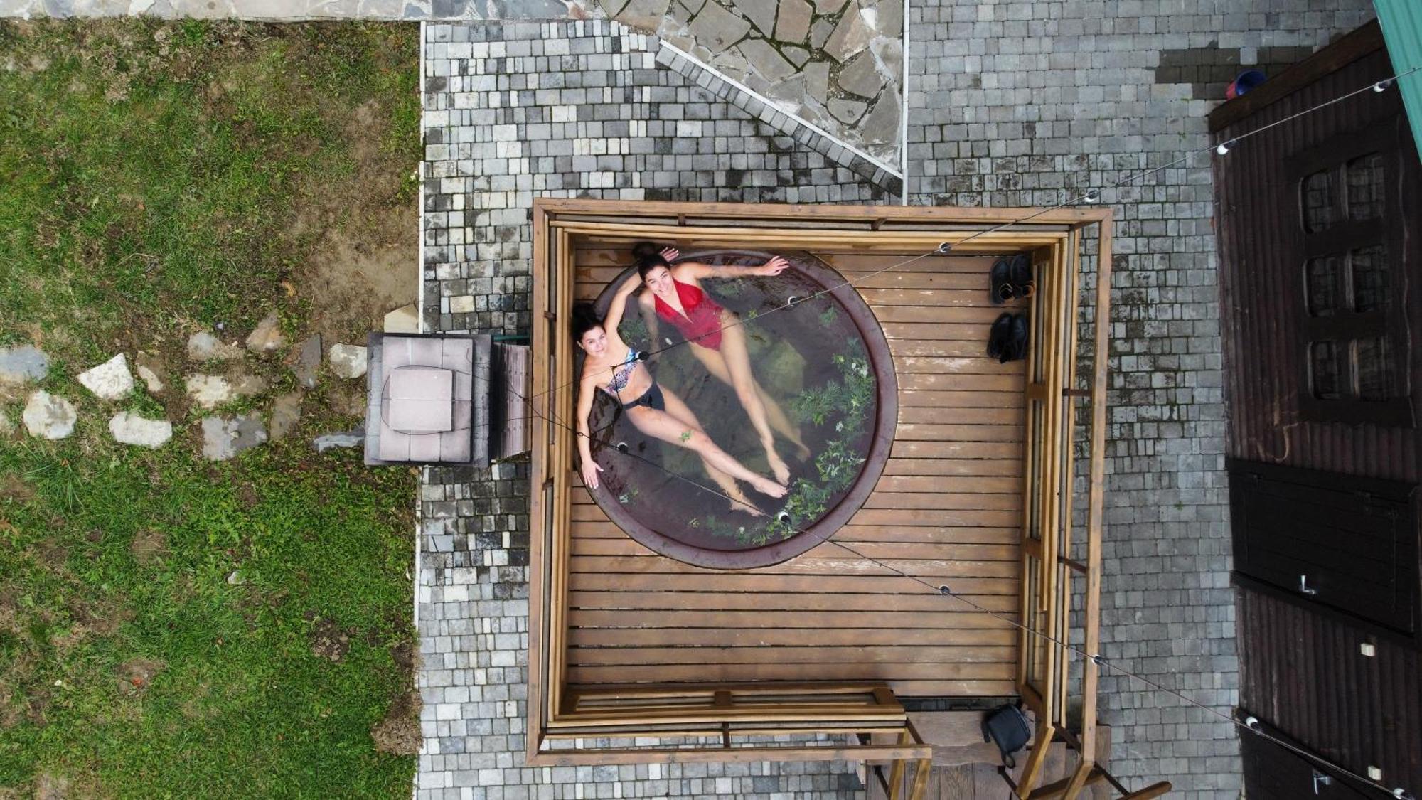 Orlyne Gnizdo Hotel Chernivtsi Exterior foto