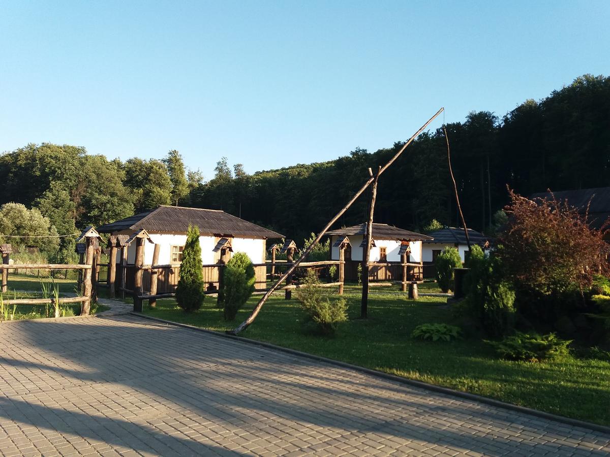 Orlyne Gnizdo Hotel Chernivtsi Exterior foto